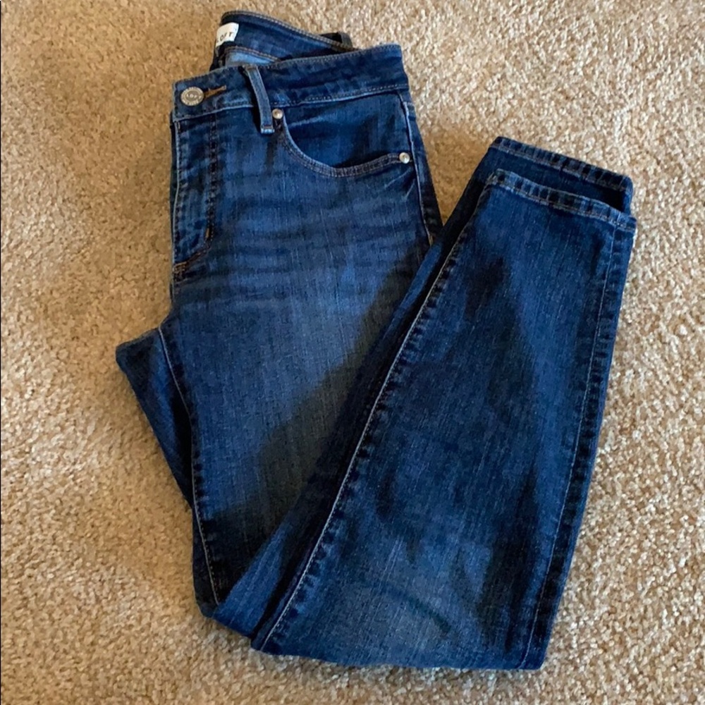 LOFT Midwash Curvy Skinny Jeans